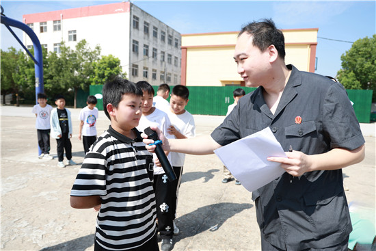 南阳卧龙区法院:法润金秋开学季 护航青春向未来