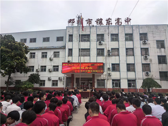 邓州市法院：法徽映烛光，法治护青春