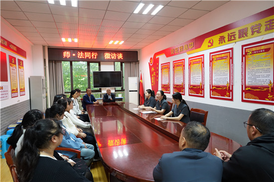 教师节前夕 邓州市法院“师·法同行”进校园