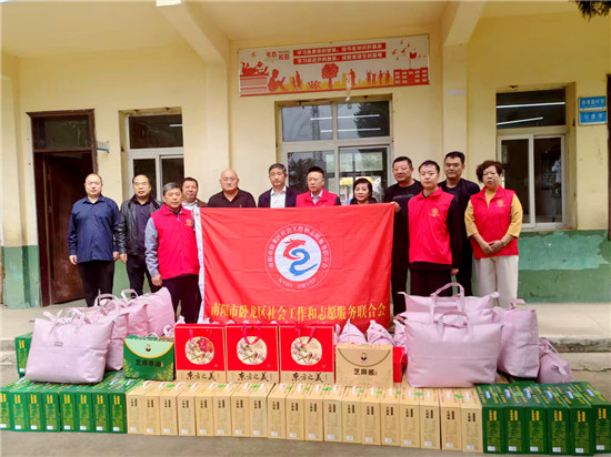 南阳市卧龙区开展教师节走访慰问活动