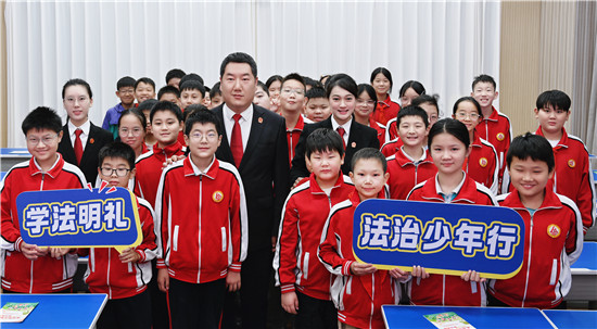 南阳高新区法院:开学第一课 以司法阳光照亮青春成长路