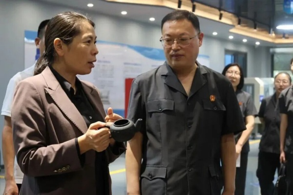 镇平县法院联合县工商联持续开展送法助企活动
