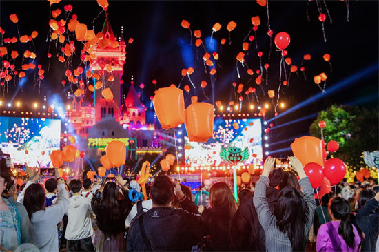 郑州方特国庆文旅盛宴收官 特色夜游活动10月10日接续启幕