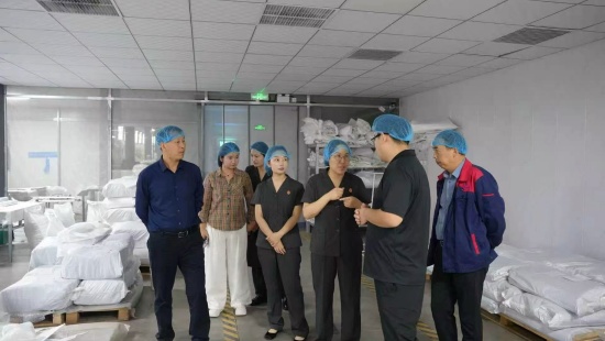 南阳宛城区法院联合区工商联开展企业走访暨送法进企业活动