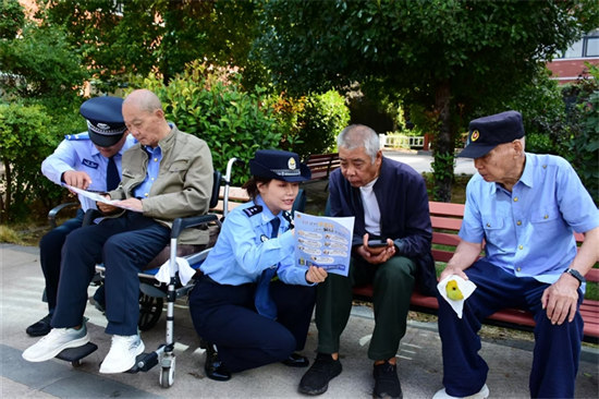 谨防“馅饼”变“陷阱” 银发族如何守好“钱袋子”