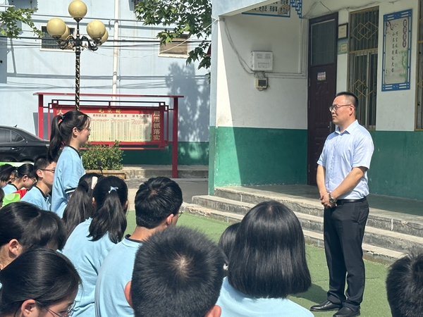 高学历校友赵胜利博士回母校西平县二郎中学作感恩励志报告会